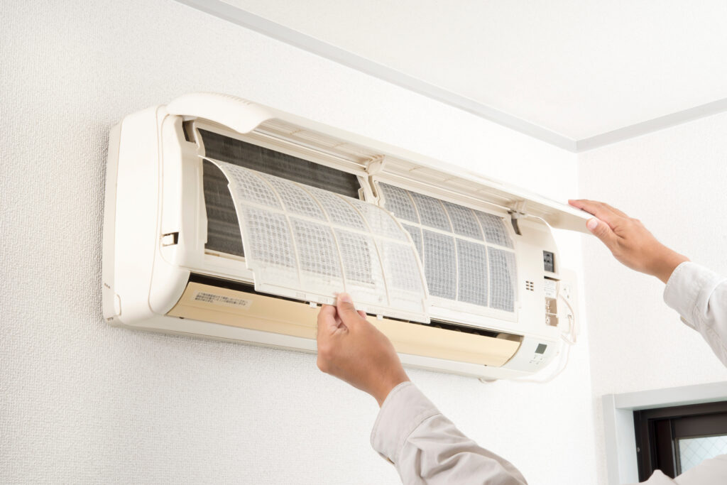 Filter disassembly process before air conditioner cleaning by professional staff