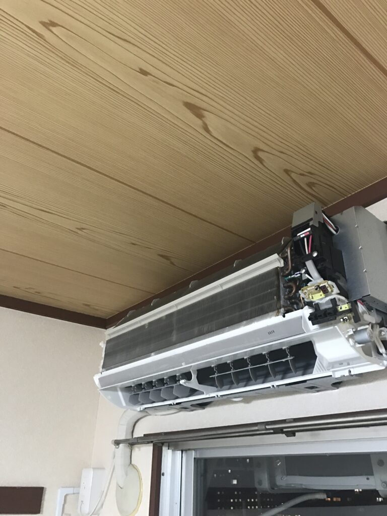 ご家庭向けハウスクリーニング・徹底分解によるエアコン清掃