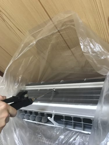 エアコンクリーニング・高圧洗浄による徹底清掃作業