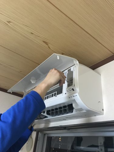 ご家庭向けエアコンクリーニング・分解洗浄後の丁寧な取り付け