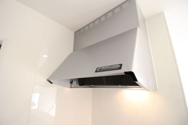 Keeping hood-type range hoods clean with thorough cleaning